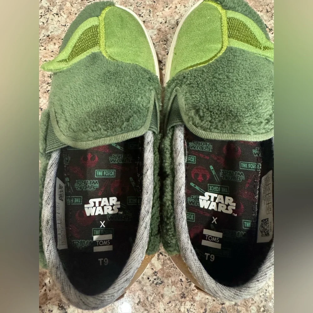 Tom’s Yoda Green slipping shoes, Suede-Like Texture
